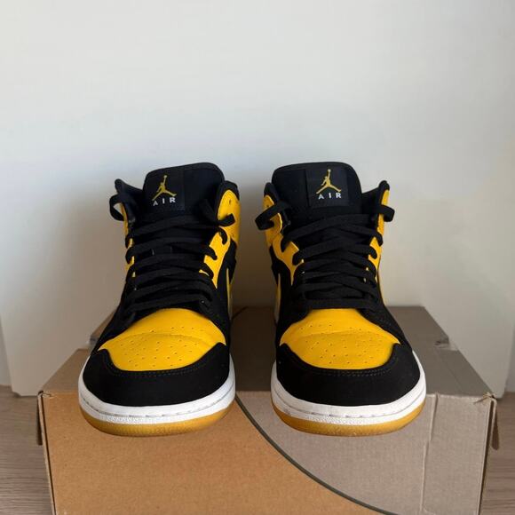 Nike Air Jordan 1 Retro Mid \'New Love\' Men Sneakers - SZ 11 main image 4